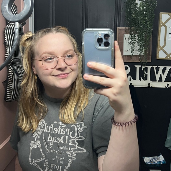 Meet your Posher, Courtney - Picture 1 of 1